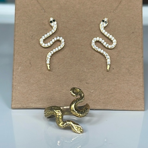 Gold Plated Snake Rings (2) - Size 6 w/ gold diamond snake earrings/studs- NWOT - Picture 7 of 7